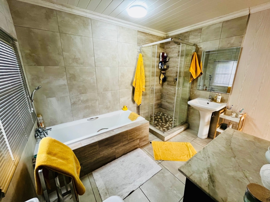 4 Bedroom Property for Sale in Roodewal Free State